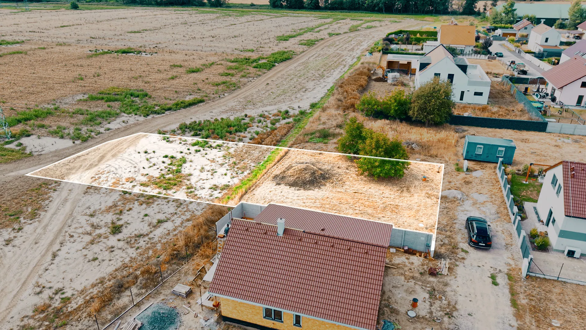 Stavební pozemek se stavebním povolením ve Všestarech – fotografie 3