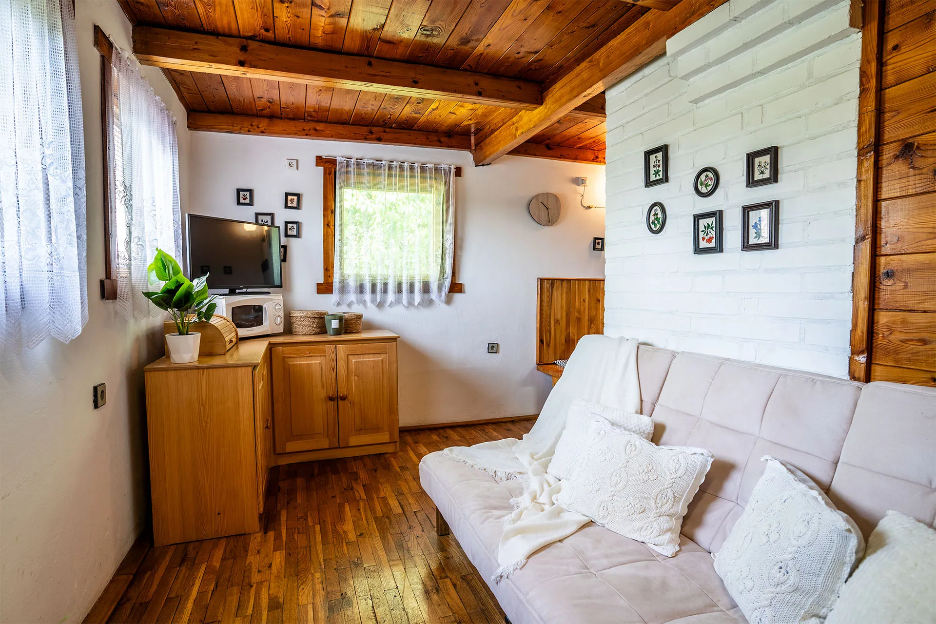 Rodinný domek se zahradou v obci Doubrava – fotografie 2