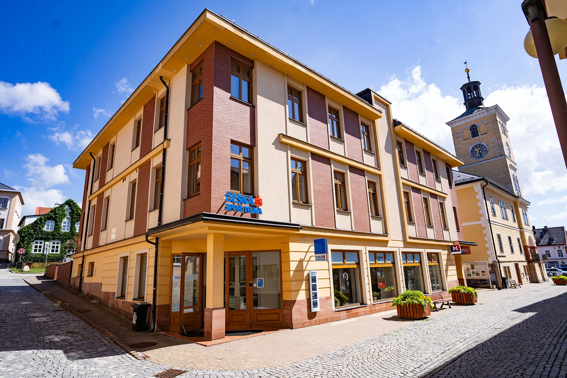 Komerční prostory v centru Jilemnice s bankovními nájemci – fotografie 3